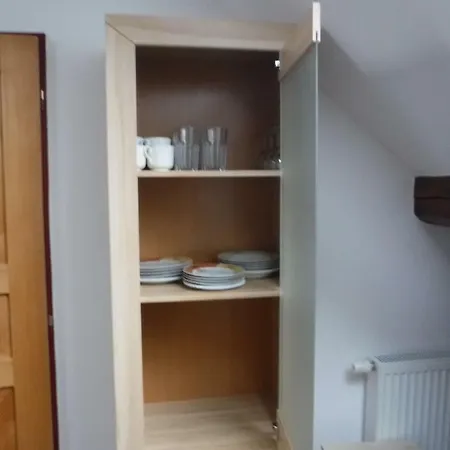 Apartman Vicki 招待所 *