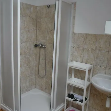 Apartman Vicki 招待所